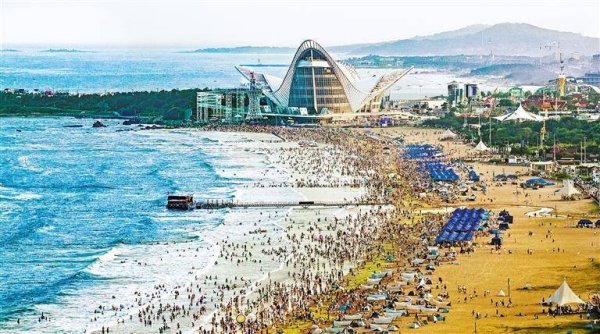 股票配资是怎么回事 游客在金沙滩海水浴场感受清凉